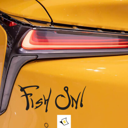 Хвани се за адреналина на риболова с нашите страхотни стикери за кола! Нека светът знае, че ти си рибар със стил и страст. Декорирай автомобила си с нашите уникални дизайни и покажи своята любов към риболова във всяко пътуване. Избери от различни рибарски стилове от www.stikerizakola.com и нека приключението започне!