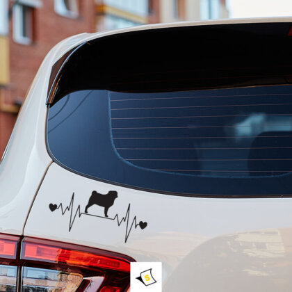 Стикер за кола - Мопс Любов Стикер за кола с изображение на мопс, символизиращ любов и привързаност. Ярки цветове и забавен дизайн, идеален за любители на кучета. Изработен от устойчиви материали, стикерът е лесен за нанасяне и дълготраен, придаващ индивидуалност на вашето превозно средство.