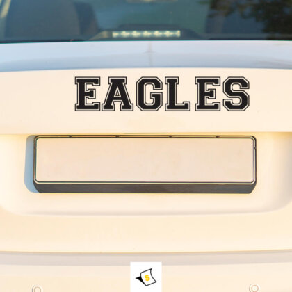 Стикер за кола - Надпис Орел Надписът 'Орел' е стилизиран с динамичен шрифт, символизиращ сила и свобода. Стикерът е изработен от водо- и UV-устойчиви материали, подходящ за автомобилни приложения и добавя впечатляващ акцент на вашето превозно средство.