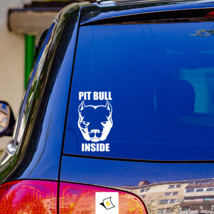 Стикер за кола - Pitbull Inside който показва любовта и предаността към породата, добавяйки уникален и стилен акцент на вашето превозно средство.