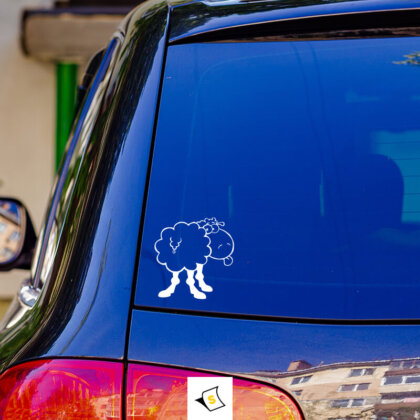 Стикер за кола - Плезеща Овца забавен и уникален аксесоар, който добавя игривост и индивидуалност на вашето превозно средство.