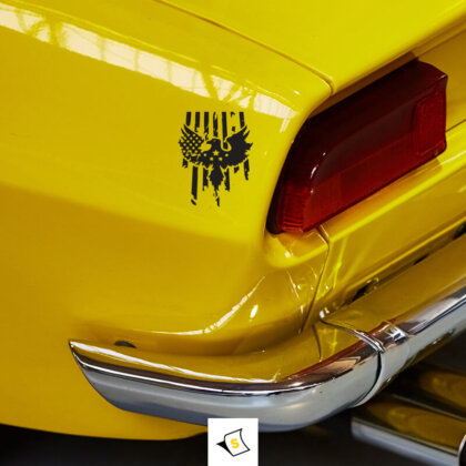 Стикер за кола Разперен Орел, символизиращ сила и свобода. Изработен от висококачествен устойчив винил, с ярки и детайлни цветове. Лесен за нанасяне и сваляне, без да оставя следи, той добавя индивидуалност на вашия автомобил и е идеален за любителите на природата и приключенията.
