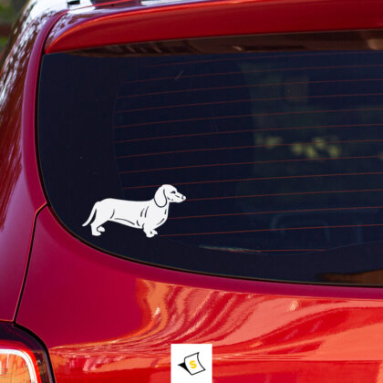 Стикер за кола - Дакел Стикер за кола с изображение на симпатичен дакел, който носи усмивка и играе живописна роля в декорацията на вашия автомобил. Перфектен за любителите на породата, този стикер добавя личен и весел нюанс, демонстрирайки обичта ви към четириногите приятели. Изработен от висококачествени материали, този стикер е устойчив на атмосферни условия и лесен за нанасяне.