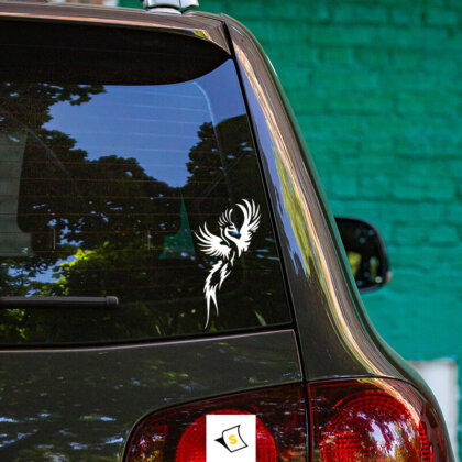 Стикер за кола - Феникс Стикер за кола с изображение на феникс - символ на възраждане и трансформация. Дизайнът представя ярки цветове и динамични линии, придаващи енергия и уникалност на вашия автомобил. Изработен от висококачествени и устойчиви материали, този стикер е перфектен за любителите на оригиналния стил и силните послания.