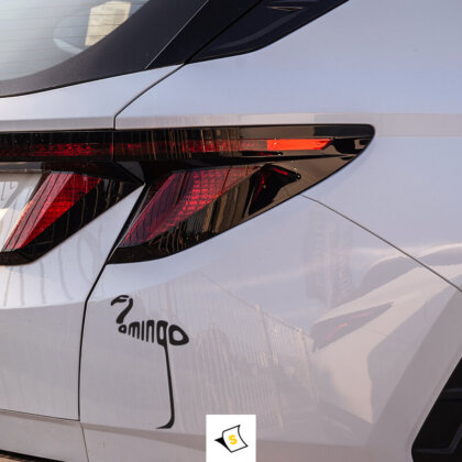 Стикер за кола - Фламинго 3 Стикер за кола с изобразено фламинго - символ на екзотика и семпла красота. Дизайнът придава уникален и свеж вид на автомобила, перфектен за любителите на приключения и ярки цветове. Изработен от устойчиви материали, този стикер е идеален за дълготрайна употреба и ще направи вашето превозно средство неповторимо.