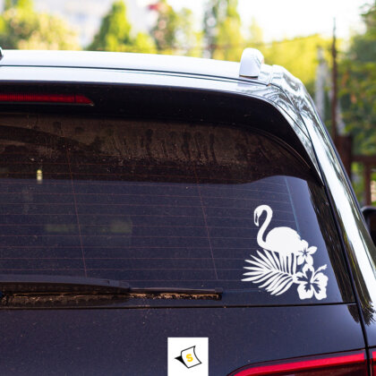 Стикер за кола - Фламинго и Цветя Стикер за кола с красив дизайн, показващ фламинго сред цветя. Идеален за украса на автомобил, този стикер придава яркост и свежест, изразявайки вашата индивидуалност. Изработен от висококачествени, устойчиви материали, които гарантират дълготрайна употреба и лесно нанасяне.