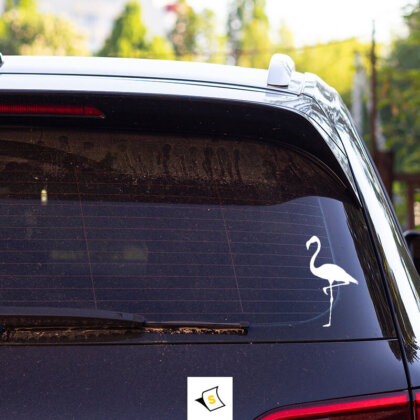 Стикер за кола - Тропическо Фламинго Стикер за кола с мотив на тропическо фламинго. Идеален за любителите на екзотичния стил, този стикер придава ярък и игрив вид на автомобила. Изработен от устойчиви материали, той е лесен за нанасяне и ще ви напомня за лятото всеки ден.