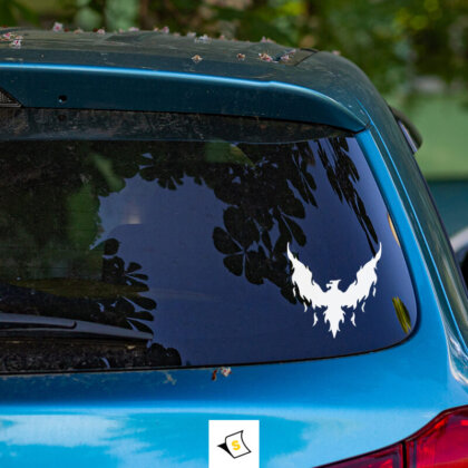 Стикер за кола - Горящ Феникс Стикер за кола с изображение на горящ феникс – символ на възраждане и сила. Излъчва енергия и динамика, придавайки уникален стил на вашето превозно средство. Идеален за тези, които искат да изразят своята индивидуалност и страст към живота.