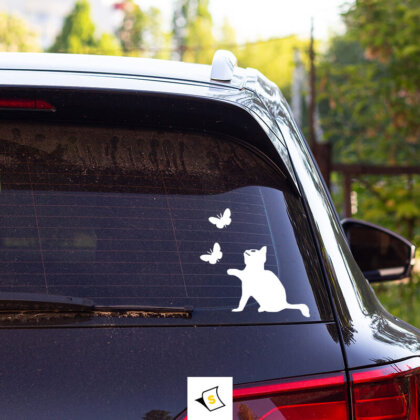 Стикерът 'Играеща Котка' представя забавно и очарователно изображение на котка, която играе с топче или играчка. Този стикер е перфектен за любителите на животни, които искат да добавят доза игривост и индивидуалност на своя автомобил. Изработен от висококачествени и устойчиви материали, този стикер е идеален за украсата на всяко превозно средство и гарантира усмивки на всички, които го видят.