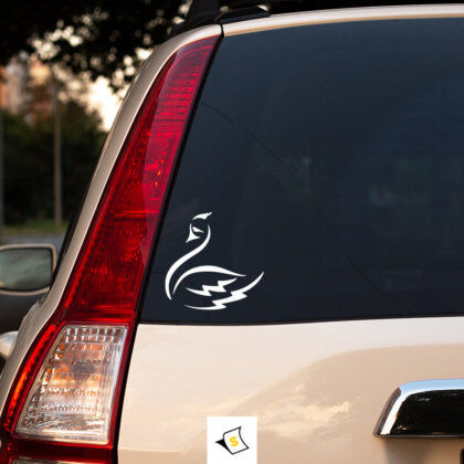 Стикер за кола - Контур на Красив Лебед Стикер за кола с контурен дизайн на красив лебед, изработен от устойчив материал. Идеален за привлекателна декорация на автомобила, този елегантен стикер добавя нотка на изисканост и индивидуалност.
