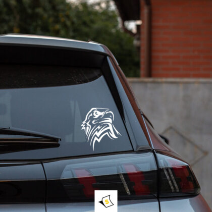 Стикер за кола - Красива глава на Орел Стикер за кола с впечатляващ дизайн на красива глава на орел. Изработен от устойчиви на вода и UV лъчи материали, с детайлен и реалистичен вид. Перфектен за любителите на природа и диви животни, стикерът придава смелост и индивидуалност на вашето превозно средство.