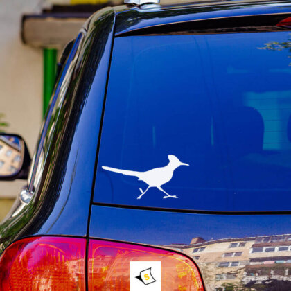 Стикер за кола 'Кукувица' с уникален и забавен дизайн, който привлича вниманието. Перфектен за любителите на птиците и природата, този стикер добавя оригиналност и характер на вашето превозно средство.