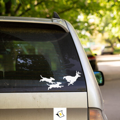 Стикер за кола - Ловец на елени Стикер за кола с изображение на елегантен елен, символизиращ любовта към лова и природата. Изработен от водоустойчиви и издръжливи материали за дълготрайно използване. Идеален за автомобил на ловци и любители на открито.