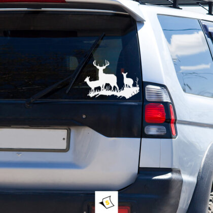 Стикер за кола - Ловен Стикер Стикер за кола с ловна тематика, изобразяващ ловен мотив, подходящ за автомобил. Изработен от издръжливи и водоустойчиви материали, лесен за нанасяне и премахване, изразяващ страстта към природата и ловуването.