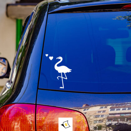 Стикер за кола - Любовно Фламинго Цветен стикер за кола с изображение на фламинго, добавящ игрив и екзотичен акцент на вашето превозно средство. Идеален за изразяване на индивидуалност и лятно настроение.