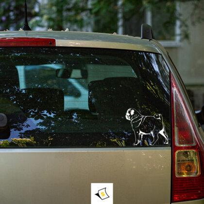 Стикер за кола - Мопс Стикер за кола с изображение на мопс, символизиращ любов и привързаност. Ярки цветове и забавен дизайн, идеален за любители на кучета. Изработен от устойчиви материали, стикерът е лесен за нанасяне и дълготраен, придаващ индивидуалност на вашето превозно средство.