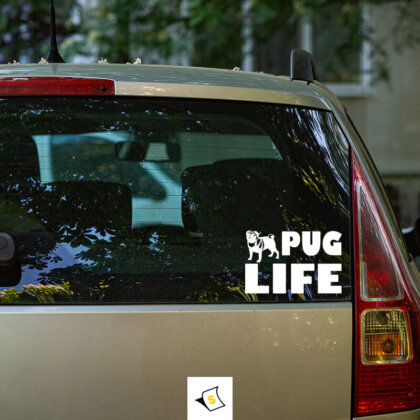 Стикер за кола - Мопс Стикер за кола с изображение на мопс, символизиращ любов и привързаност. Ярки цветове и забавен дизайн, идеален за любители на кучета. Изработен от устойчиви материали, стикерът е лесен за нанасяне и дълготраен, придаващ индивидуалност на вашето превозно средство.